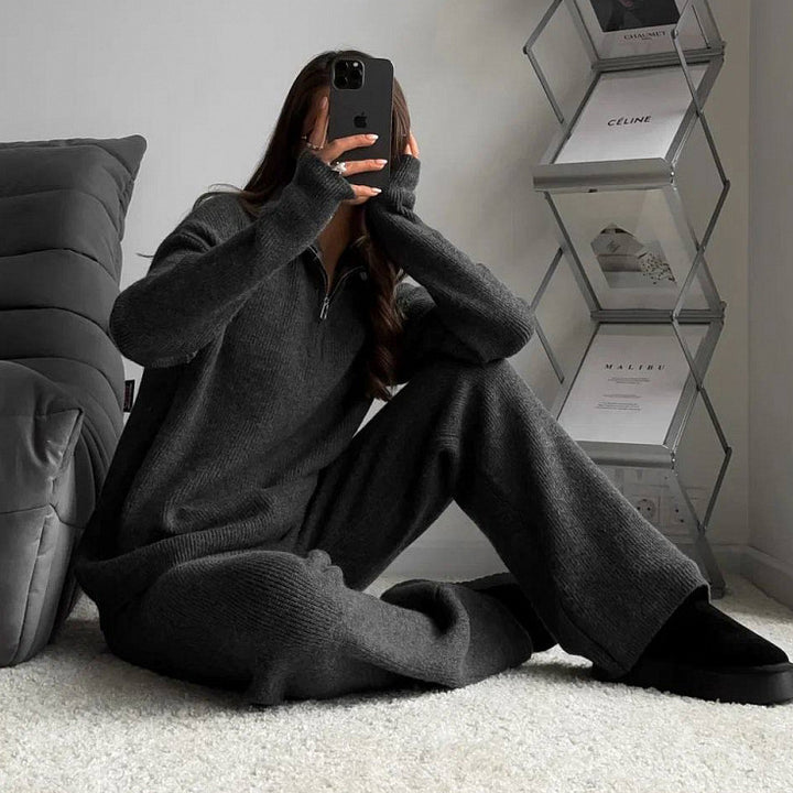 Kvinders komfortable strikket pullover med halv lynlås og ribbet design Skovae