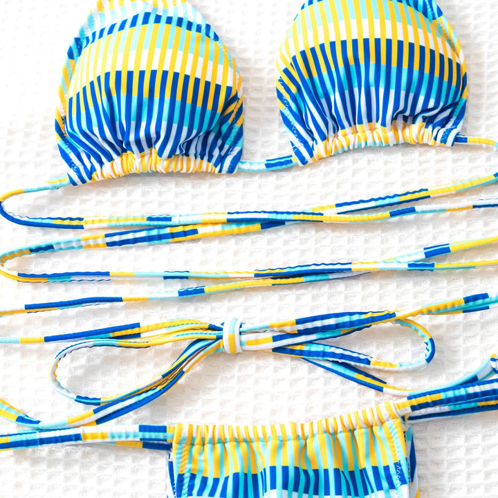 Dame bandeau-bikini med moderne striber og justerbart stropper system Skovae