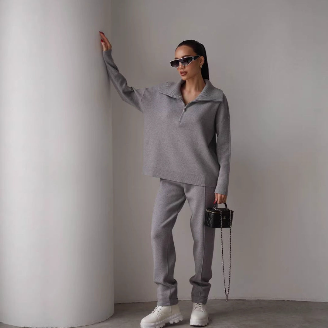 Women's elegant sweatshirt and joggers set with high collar and zipper Skovae
