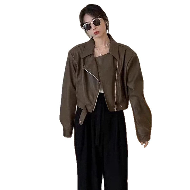 Kvinders Cropped Læderjakke i Stilfuld Biker Design med Asymmetrisk Lynlås og Bløde Materialer