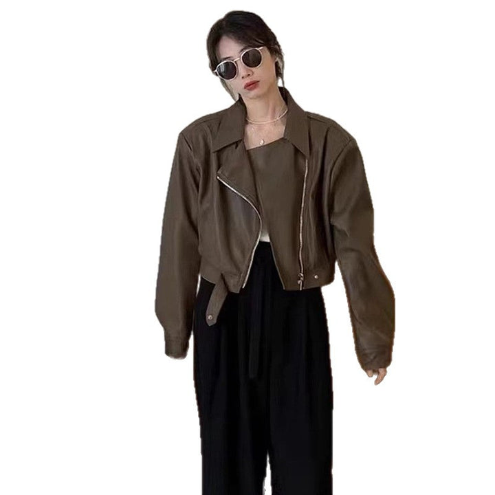 Kvinders Cropped Læderjakke i Stilfuld Biker Design med Asymmetrisk Lynlås og Bløde Materialer