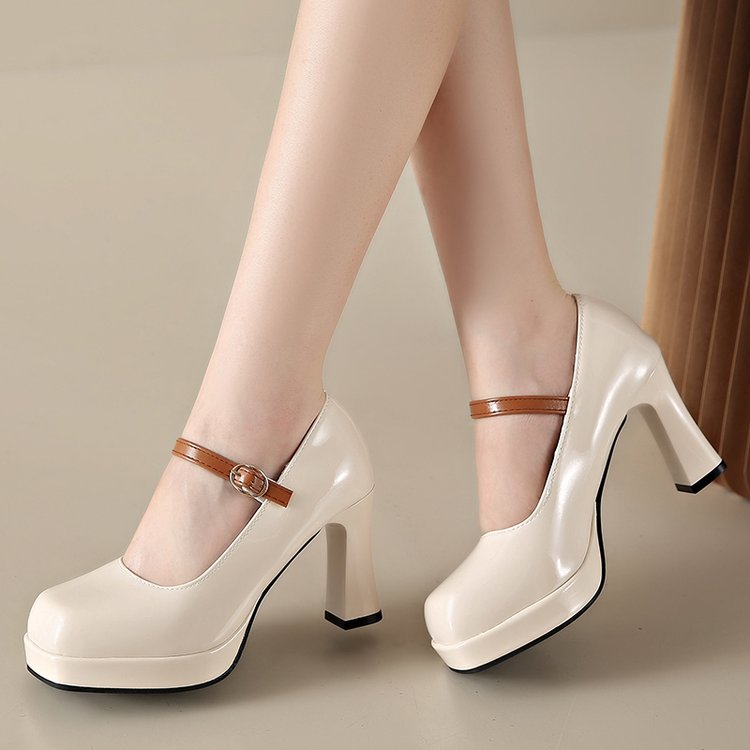 Dame Plateau-pumps med elegant rem og komfortabel blokhæl Stilla
