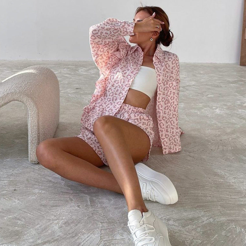 Dame rynket bluse og shorts-sæt med dyreprint Stilla