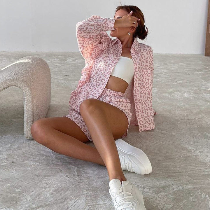 Dame rynket bluse og shorts-sæt med dyreprint Stilla