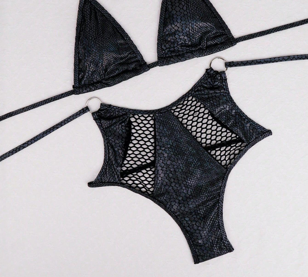Dame net-badedragt med iøjnefaldende cut-out-detaljer og skinnende dekorationer Stilla