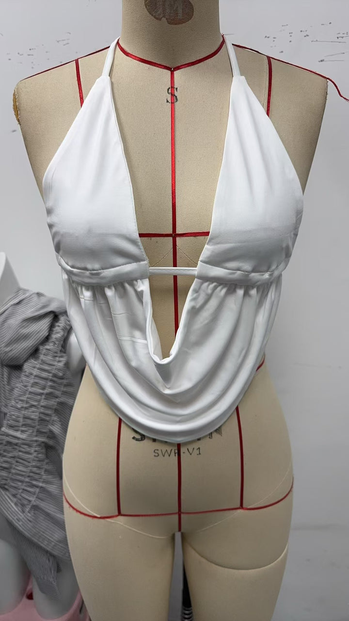 Dame afslappet halter-top med dyb v-hals og asymmetrisk drapering Skovae