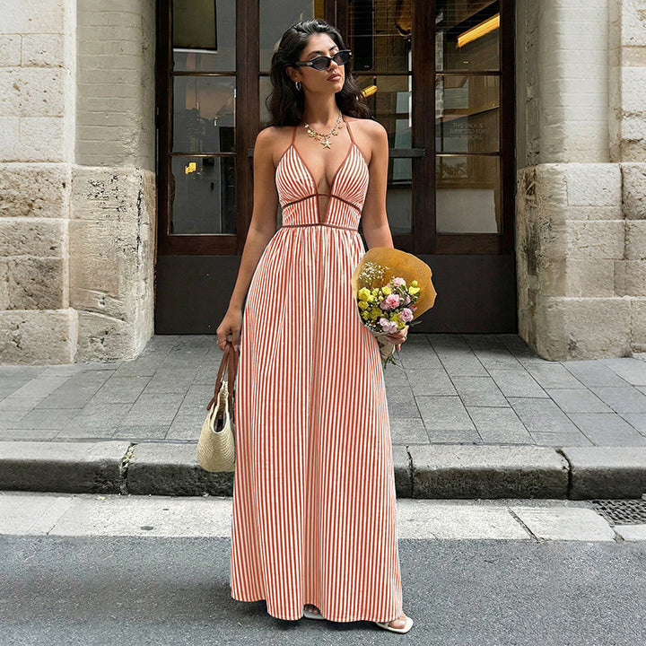 Damen Maxi-Kleid mit tiefem V-Ausschnitt und raffiniertem Streifenmuster Skovae