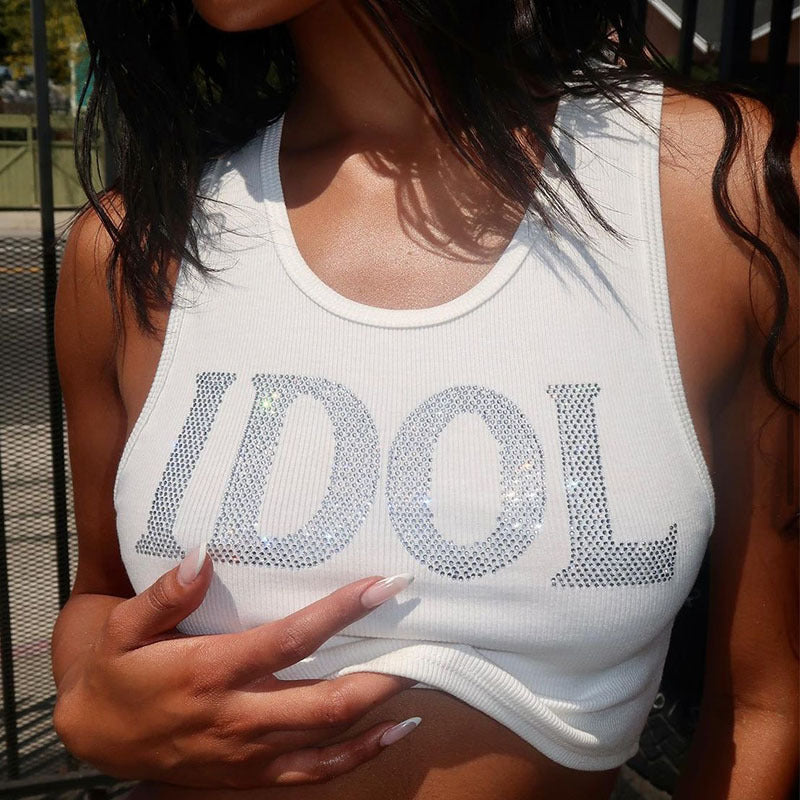 Dame trendy Cropped Top med glitrende skrift og markant sommerfugledesign Skovae