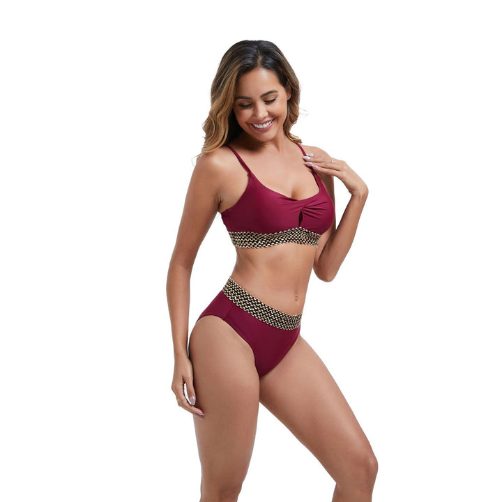 Dame bikini med stilfuld twist-design og farveafstemt bånd Stilla