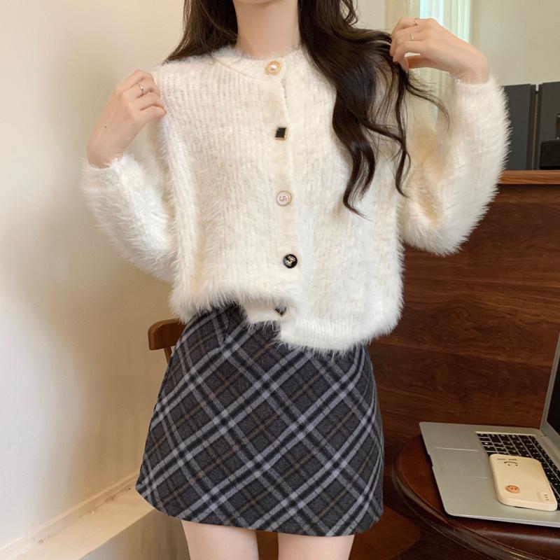 Kvinders fluffy cardigan med stilfulde knapdetaljer og lange ærmer Stilla