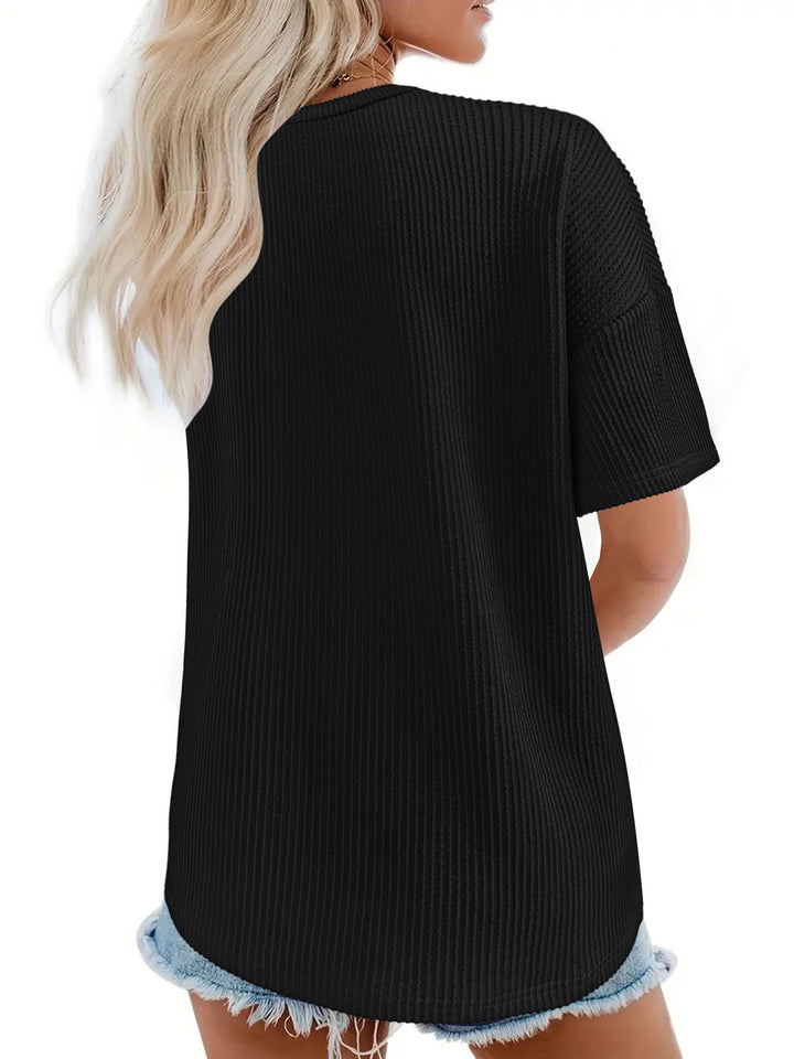 Dame afslappet V-hals T-shirt med brystlomme og fin ribstruktur Stilla