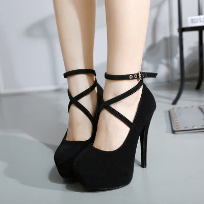 Dame Plateau-sandaler med justerbar ankelrem og elegant pump-design Stilla