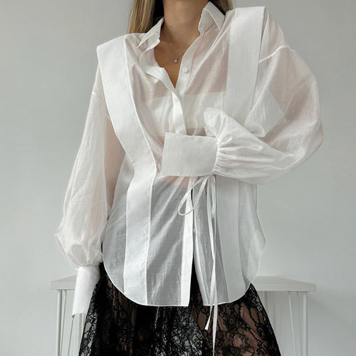 Damebluse med elegant snøring og voluminøse ærmer Stilla