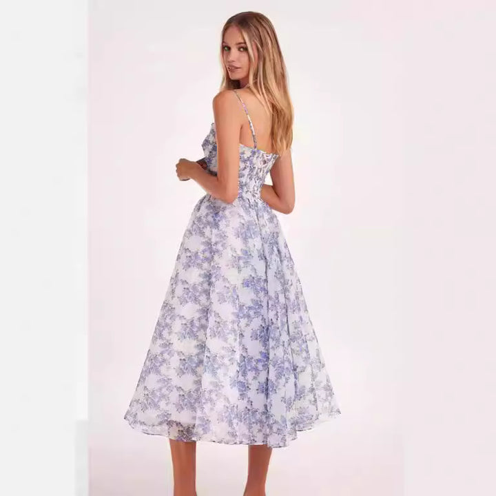 Dame Midi-kjole med blomster Chiffon-overmateriale og flatterende snit Stilla