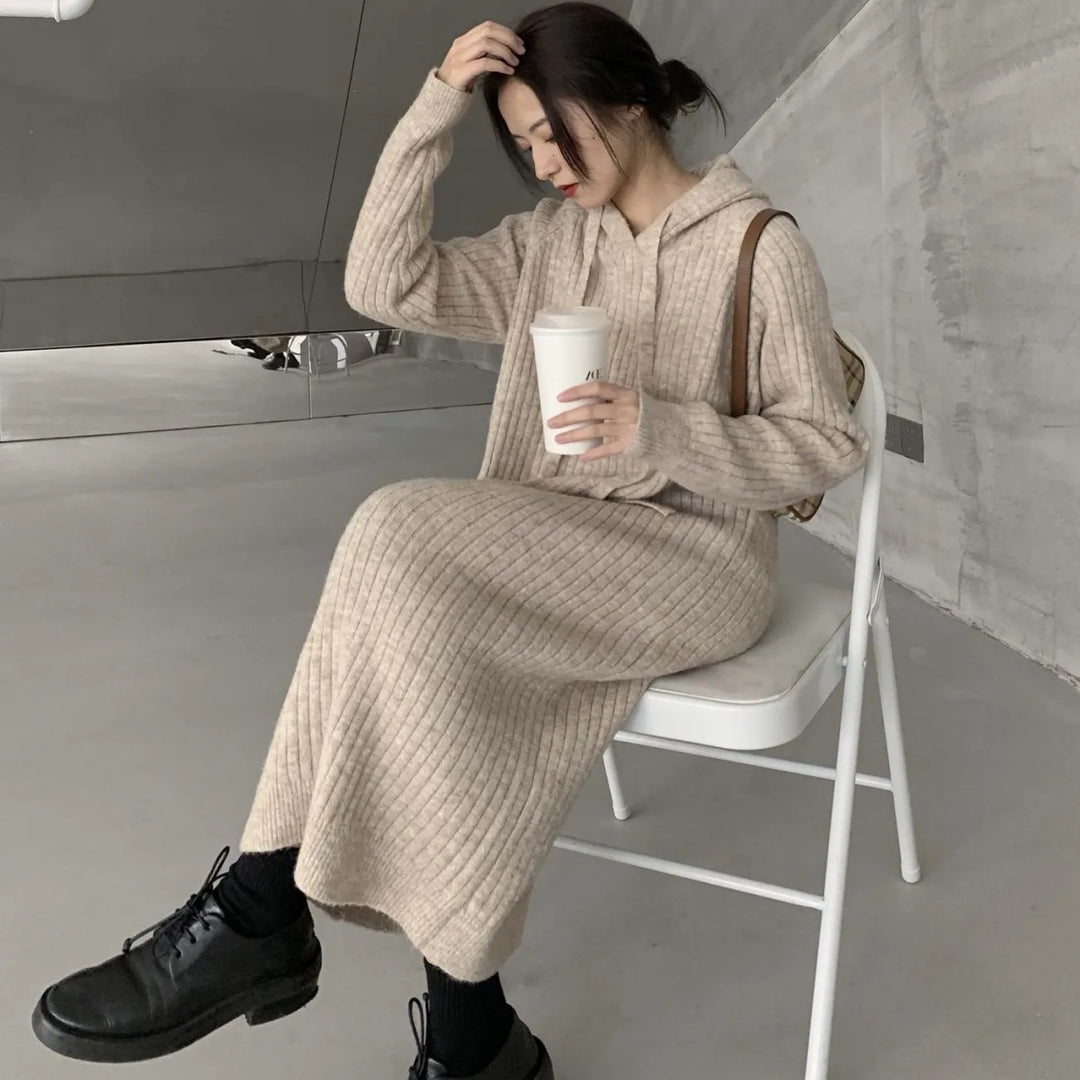 Kvinders strikket sweater med hætte og ribbet tekstur Stilla