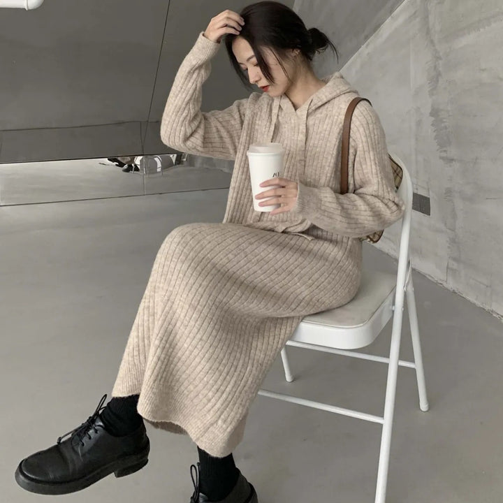 Kvinders strikket sweater med hætte og ribbet tekstur Stilla