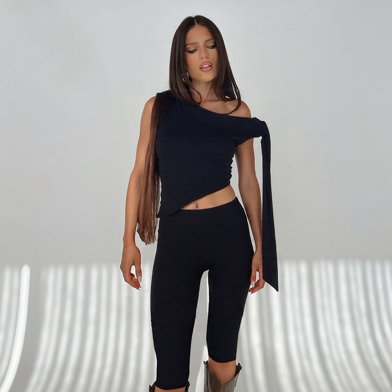 Dame Off-Shoulder Sæt med figursyet Crop-Top og knæbukser Stilla