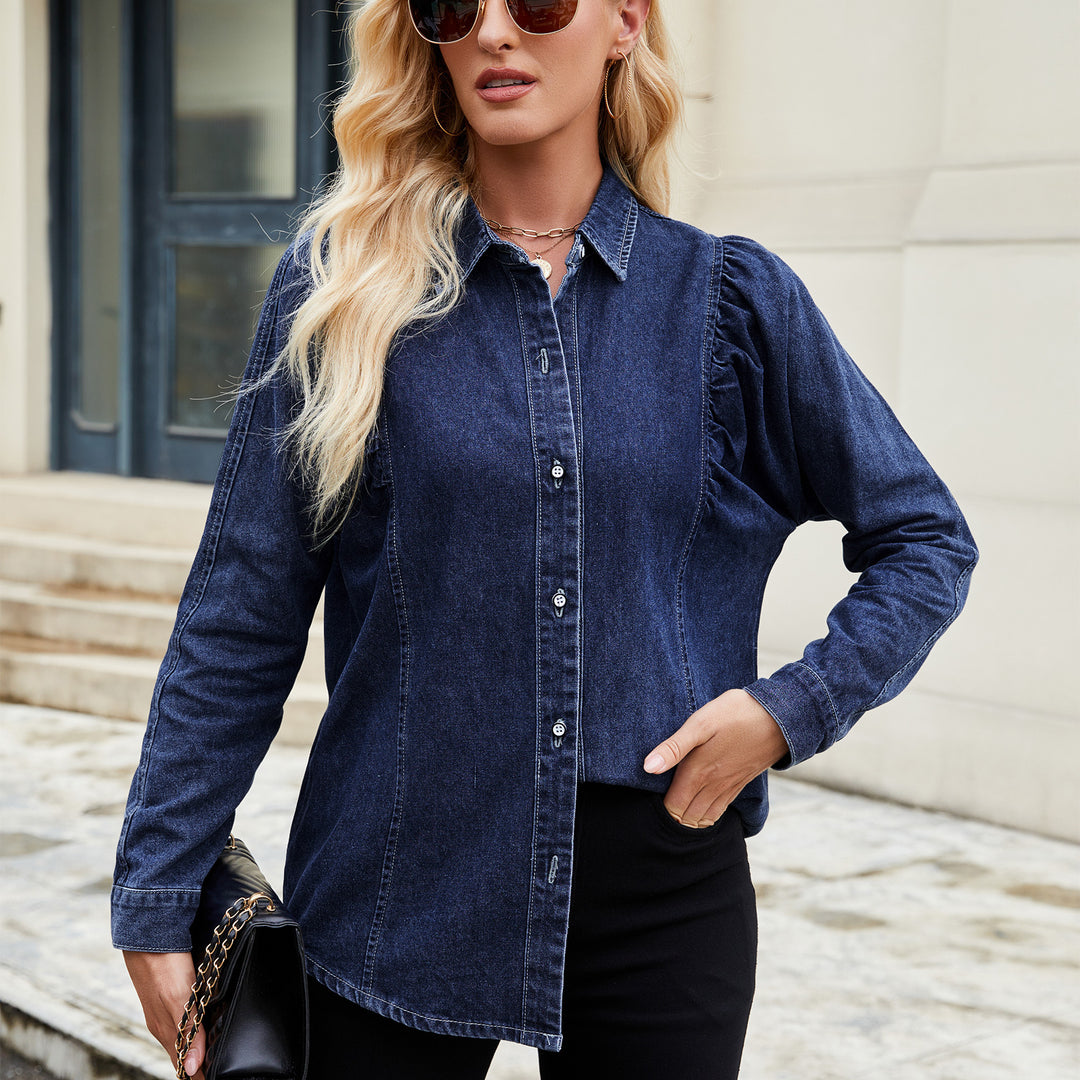 Dame denimskjorte med ruffle-detaljer og tætsiddende snit Stilla