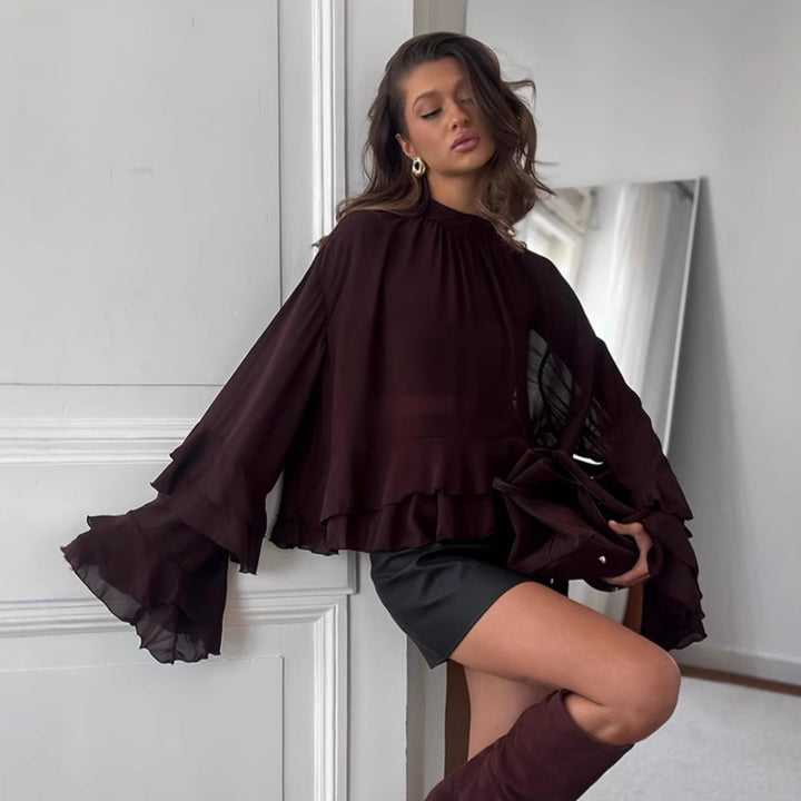 Dame chiffonbluse med voluminøse trompeteærmer og elegant rynket afslutning Stilla
