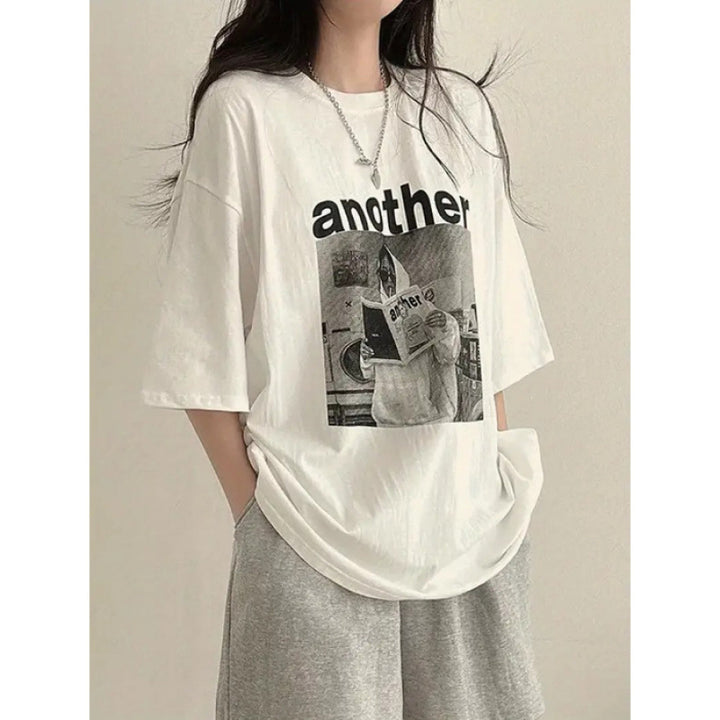 Dame T-shirt med kunstnerisk grafiktryk og moderne snit Stilla