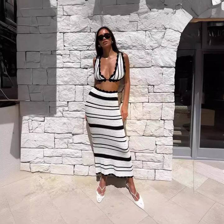 Kvinders strikkjole i crop top stil med maxilængde silhuet og bølgeovergang