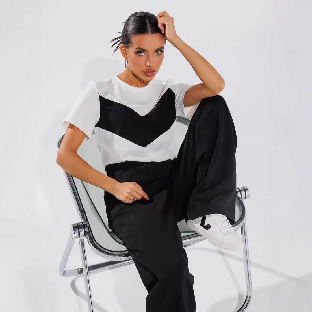 Dame casual T-shirt med moderne farveblok design og let oversized snit