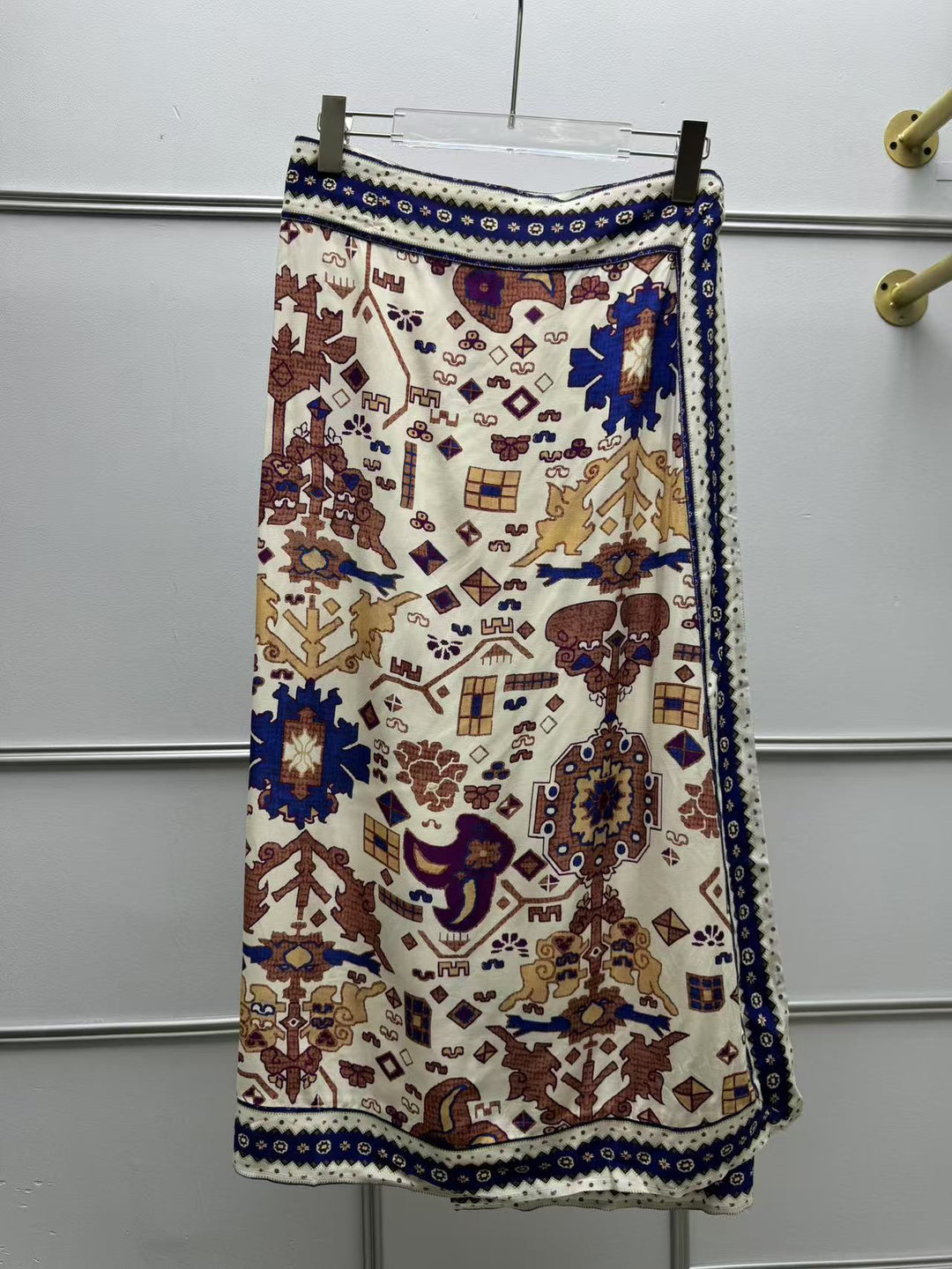 Dame Maxiskørt med kunstnerisk broderi og elegant kant Stilla