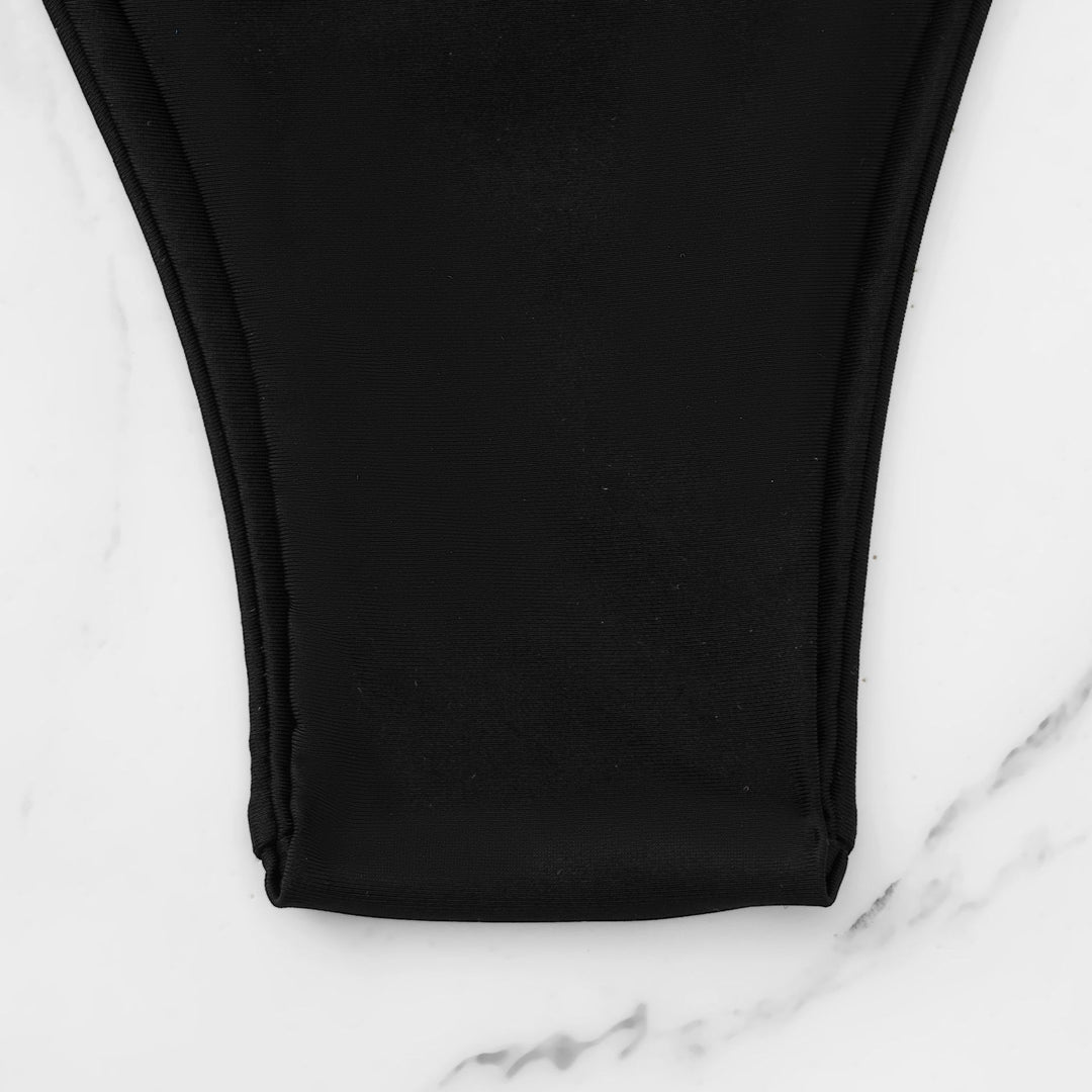 Dame bikini med raffineret balconette-top og moderne skæring Stilla