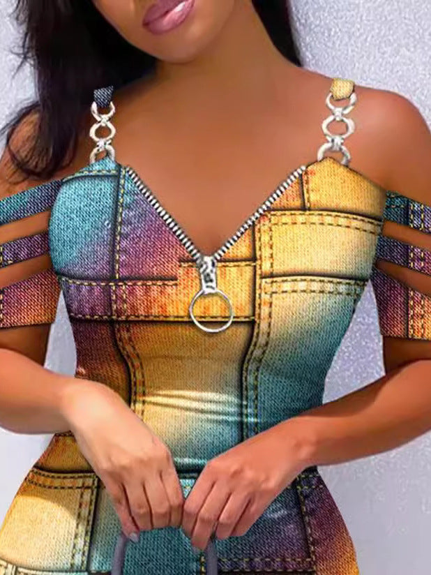 Dame figurtilpasset kjole med moderne cut-out-detaljer og dekorative kæder Stilla