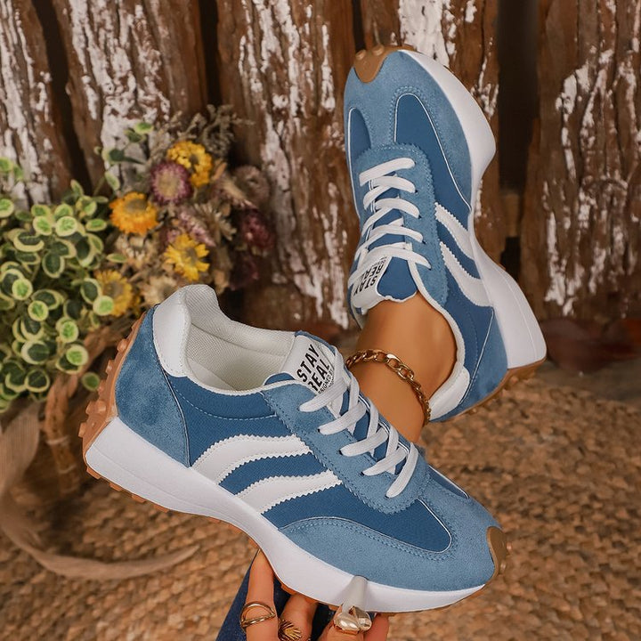 Dame nan retro-inspirerede plateausneakers i velourlæder-look med profileret gummisål Skovae