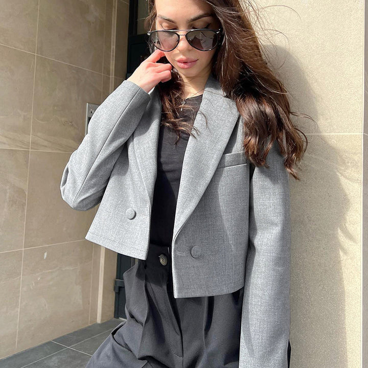 Dame kort blazer med moderne snit og elegant design Stilla