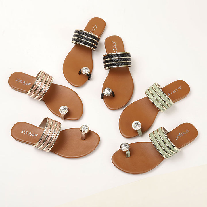 Dame flip-flops med flettede remme og funklende accent Stilla