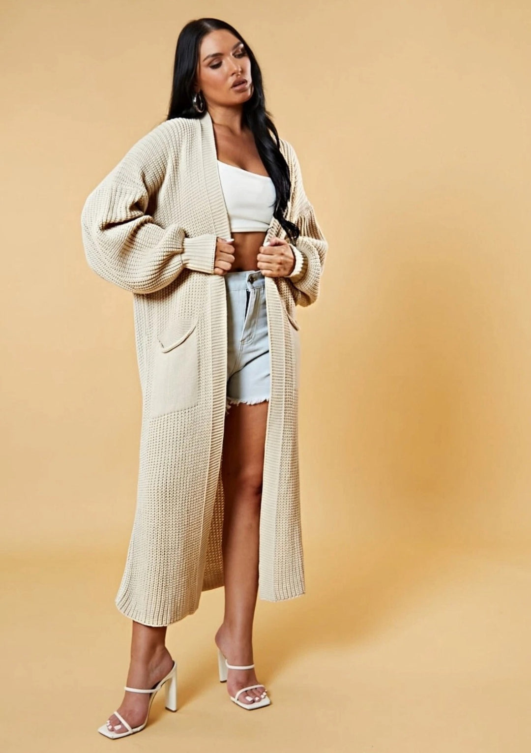 Kvinders lange strikket cardigan med åbent design og praktiske lommer Stilla
