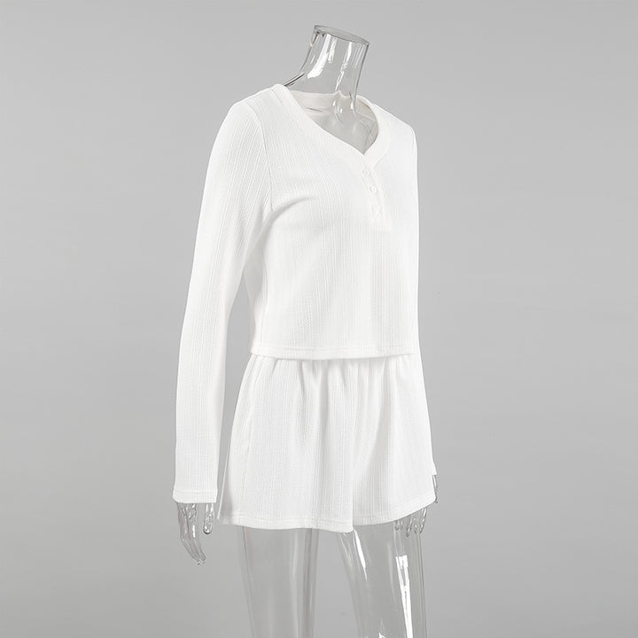Dame pyjamasæt med langærmet Henley-overdel og løse shorts Stilla