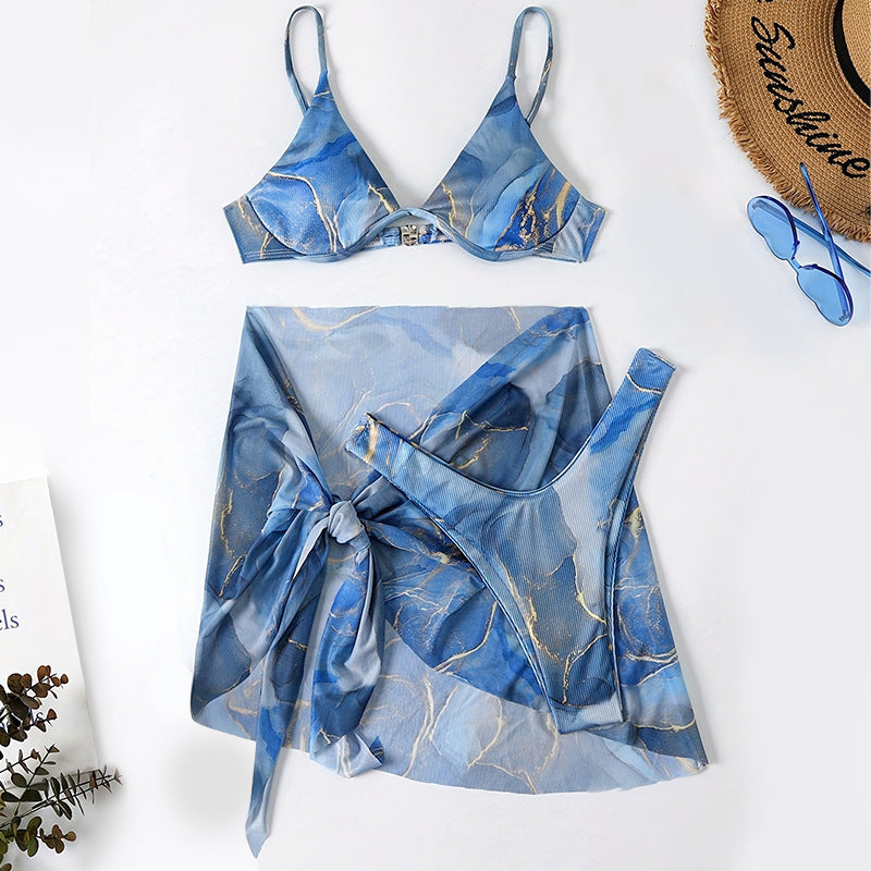 Dame Bikini-sæt med elegant sarong og moderne top Skovae