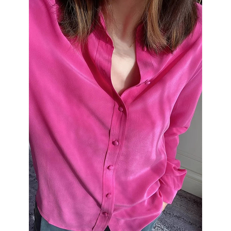 Damer elegant silke blouse med moderne snit og fine knapdetaljer Stilla