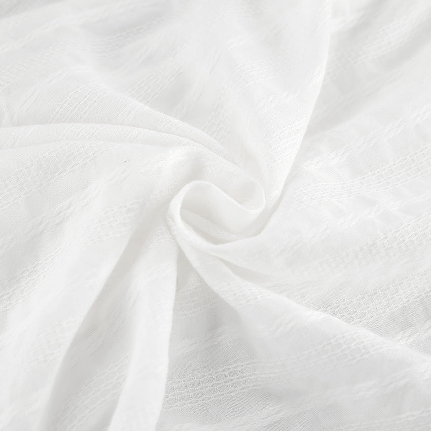 Damebluse med voluminøse flæser og elegant V-udskæring Stilla