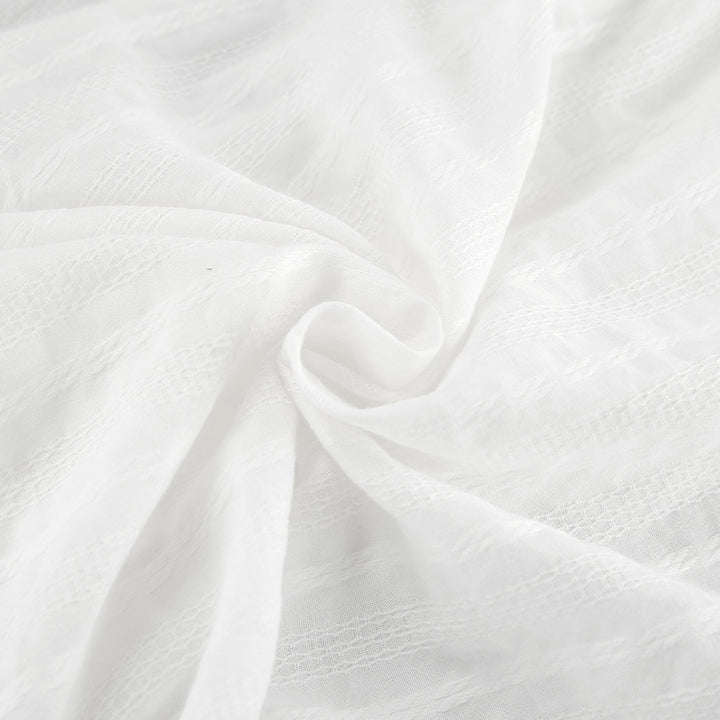 Damebluse med voluminøse flæser og elegant V-udskæring Stilla