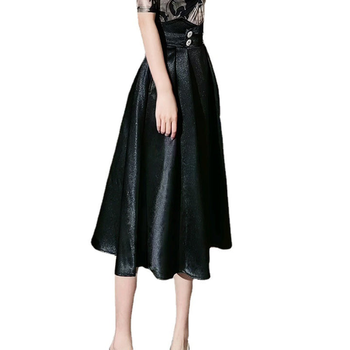 Dame Midirok med glitrende overflade og elegant knaprække Stilla