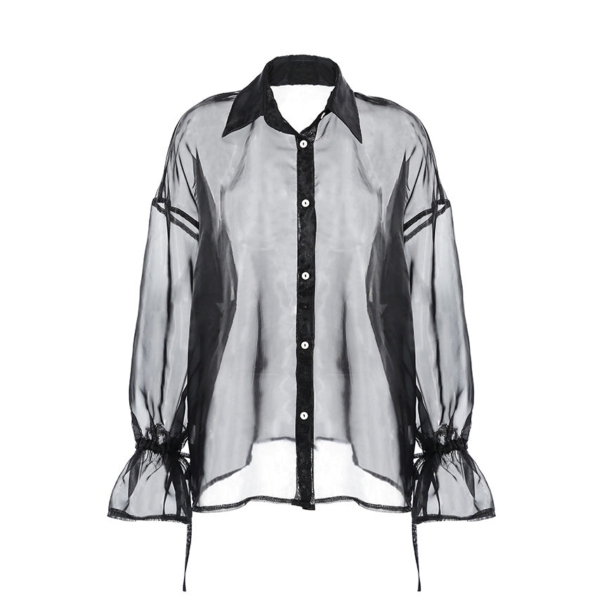 Dame chiffonbluse med gennemsigtige ærmer og elegant knaplukning Stilla