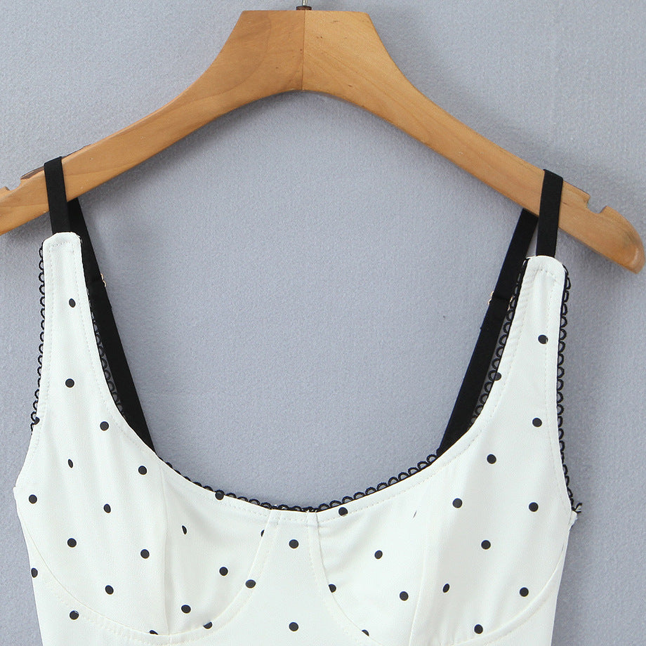 Dameoverdel med elegant polka-dot-look og fine detaljer Skovae