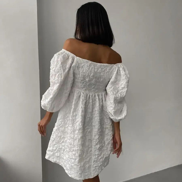 Dame Off-Shoulder Minikjole med voluminøse puffærmer og struktureret stof Stilla