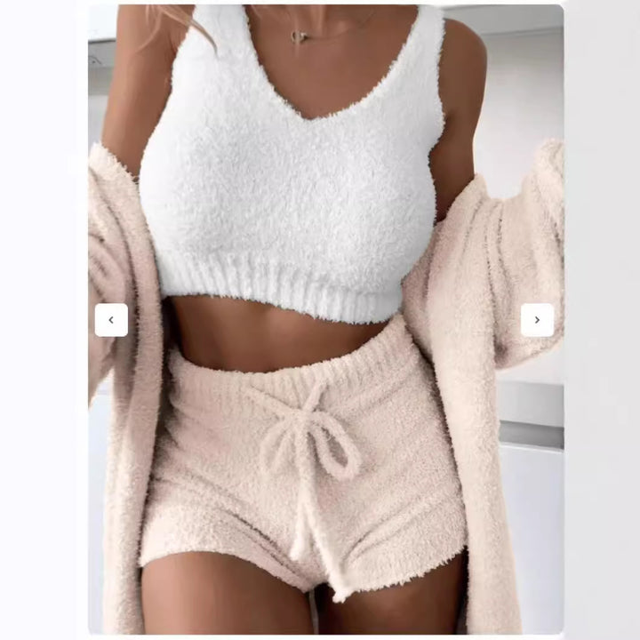 Dame hyggeligt lounge-outfit med V-hals og shorts Stilla