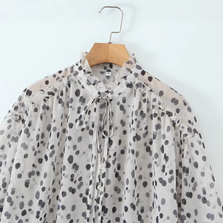 Dames elegant bluse med halvkant og luftige ærmer Stilla