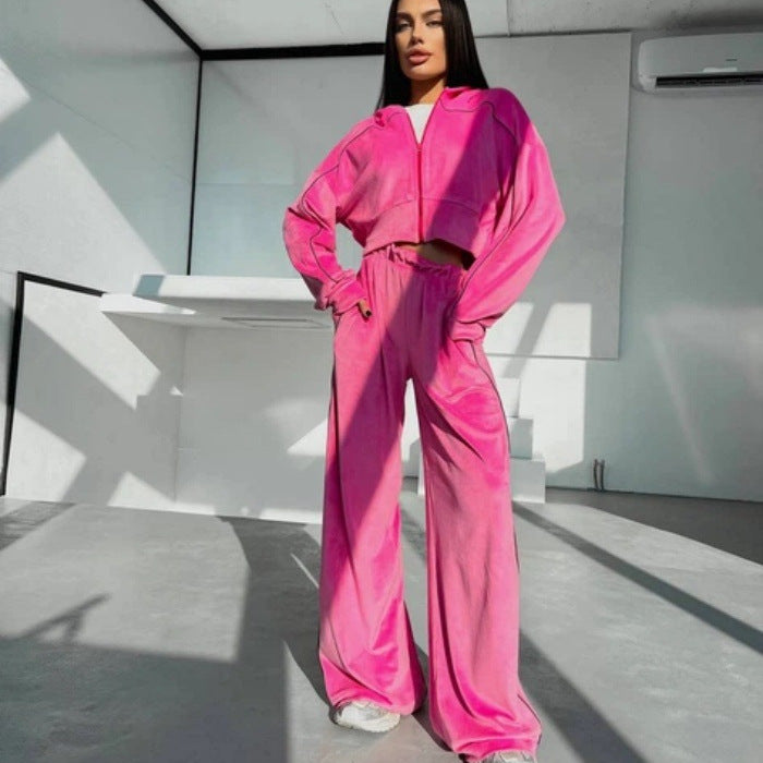 Kvinders sporty velour loungewear sæt med kort hoodie og brede ben Skovae