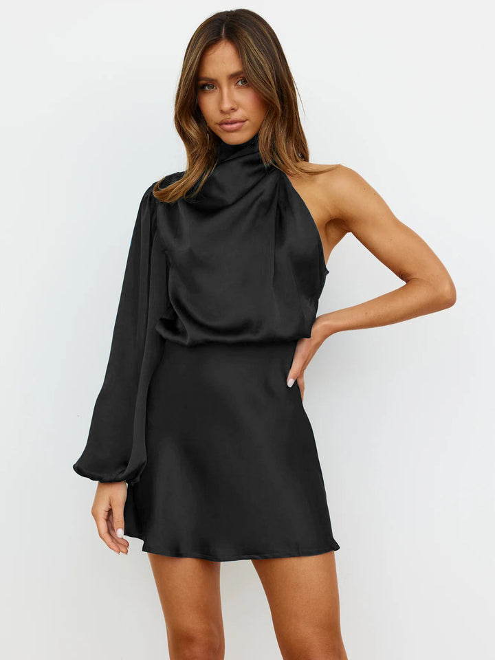 Dame elegant minikjole med asymmetrisk overdel og raffinement Stilla