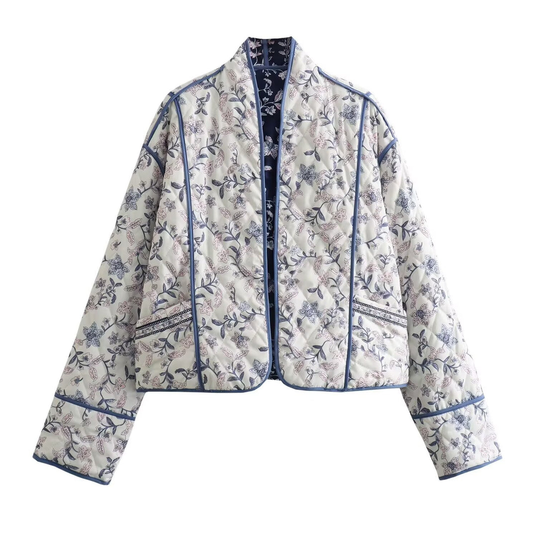 Dame elegant kimono jakke i blomsterdesign med detaljeelskende accenter Stilla