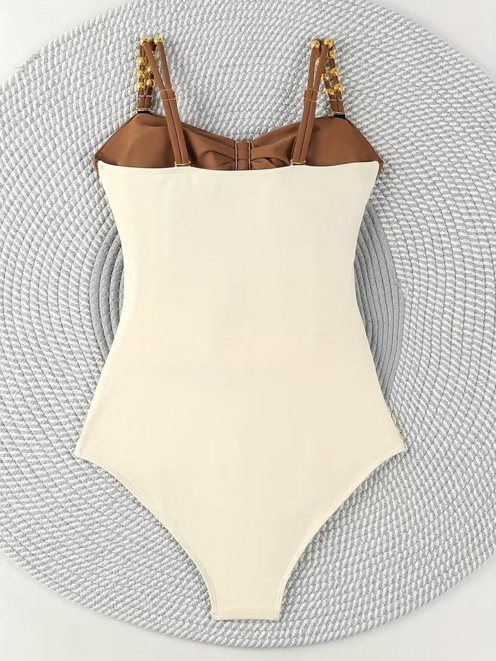 Dame Bikini-top med stilfulde cut-outs og dekorative smykkeelementer Stilla