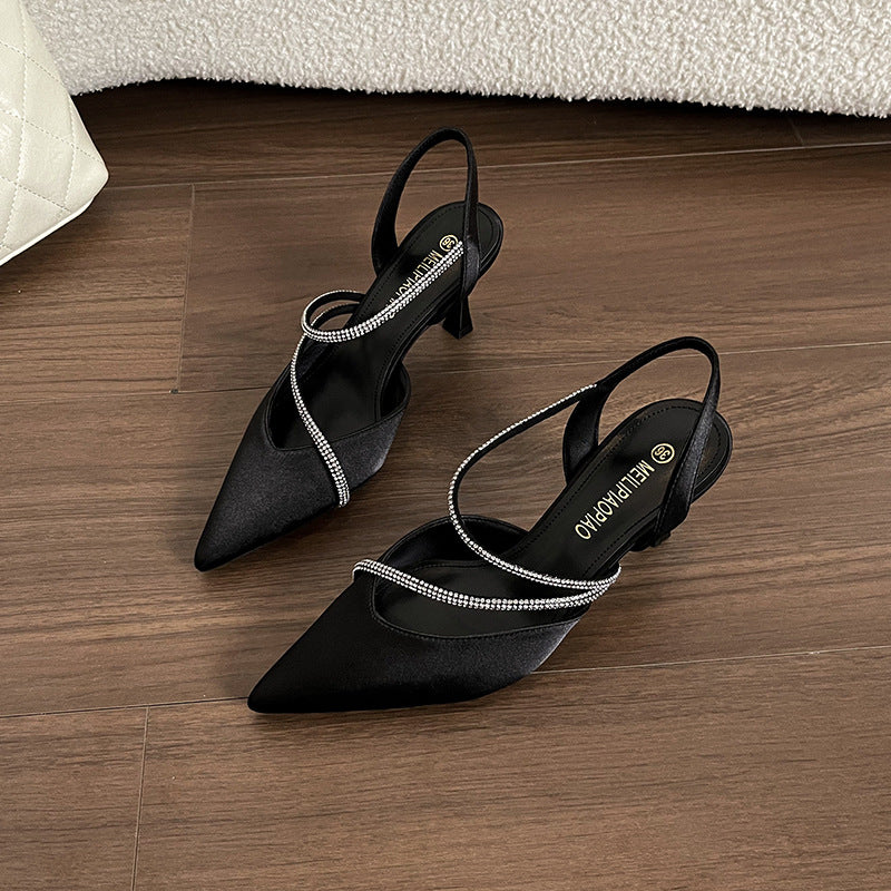 Dame Sling-Pumps med glitrende dekor og elegant V-cut Stilla