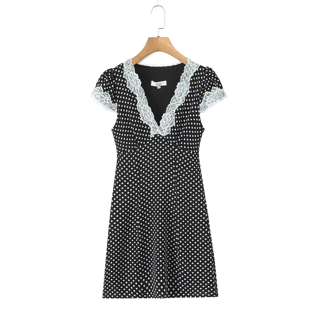 Dame sommerkjole med ruffledetaljer og prikket design Stilla